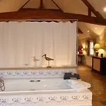 Πανσιόν Demeure De Mauge 4*